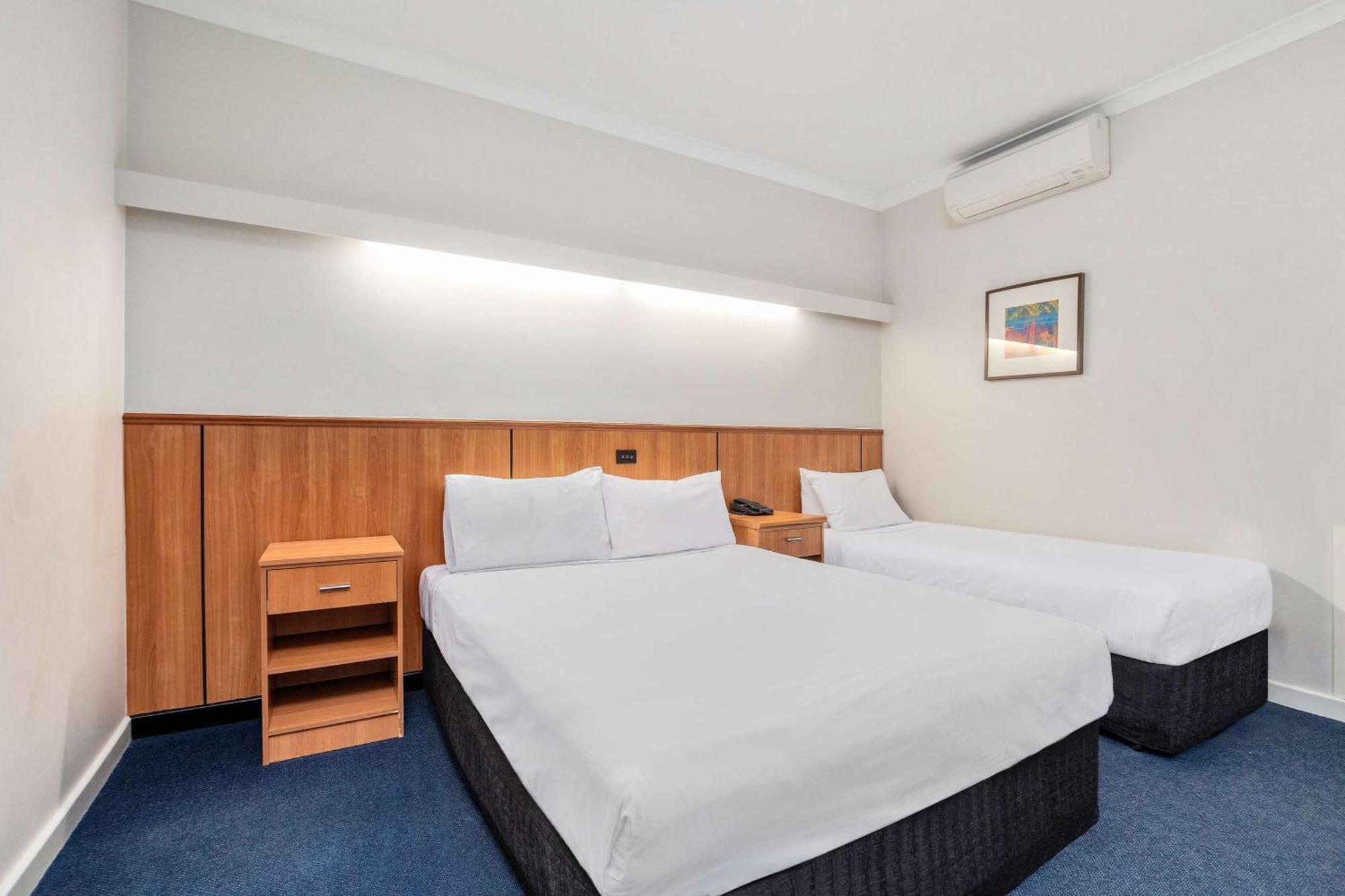 Metro Hotel Perth City Esterno foto